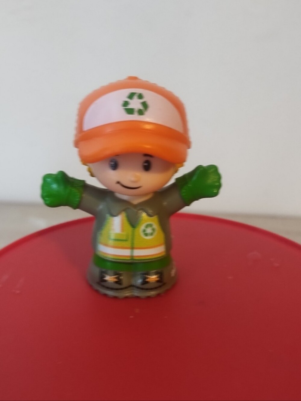 Fisher Price Little People Trash Man Recycling Worker Man Garbage Truck - Picture 7 of 8